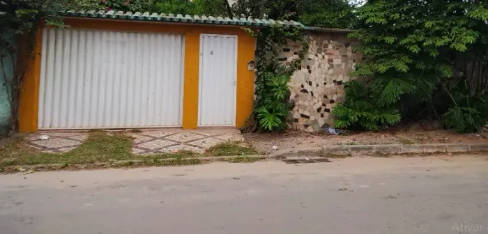 Alugo casa com quintal