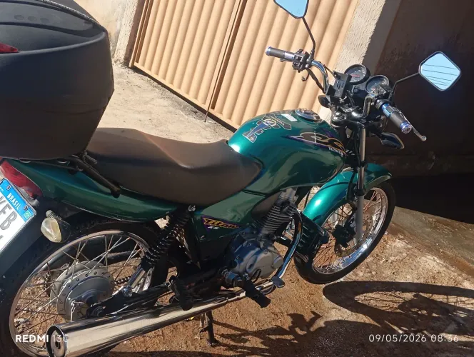Vendo CG Titan 125 em dias recibo em branco bem conservada 