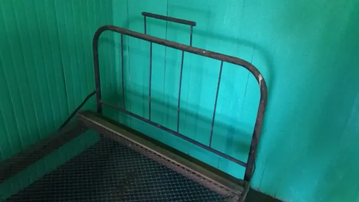 Cama solteiro antiga