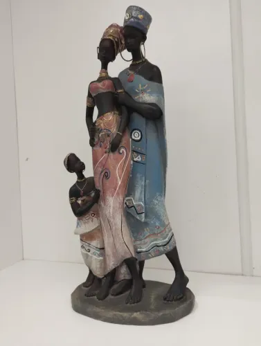 Família africana em resina 40 cm