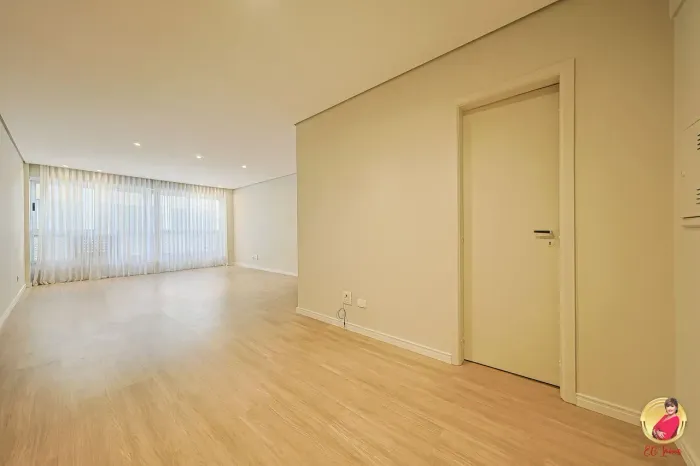 Sala Comercial para venda possui 50 metros quadrados em Centro Cívico - Curitiba - PR