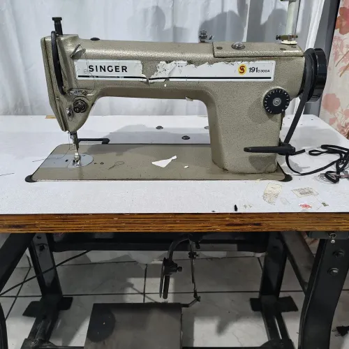 Máquina de Costura Singer Modelo 191D300A