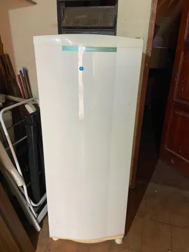 GELADEIRA EM ÓTIMO ESTADO DEGELO SECO