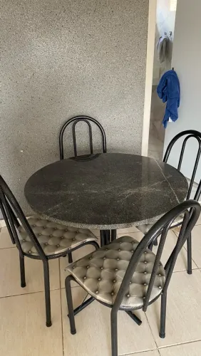 Vende-se esta mesa 