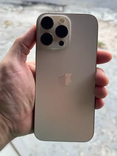 iPhone 16 Pro Max 