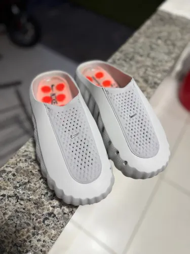Nike Mind 001