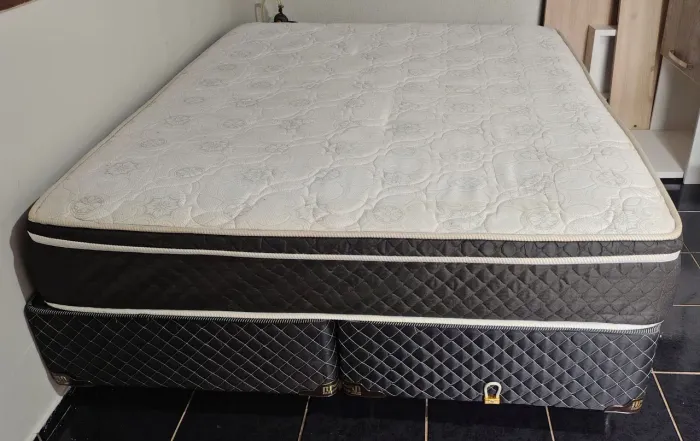 Cama box Queen 1,58x1,98 já higienizada