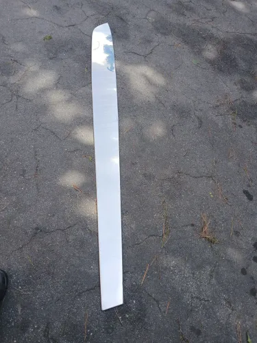 Acabamento lateral direito friso de inox Irizar i6.