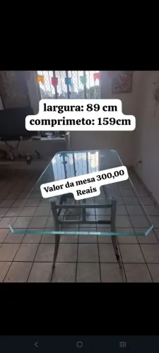 Mesa de vidro 300,00 Reais.