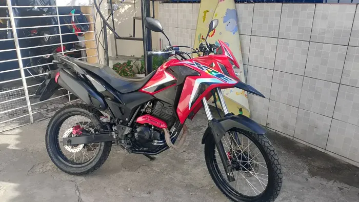 Moto XRE 300 versão rally