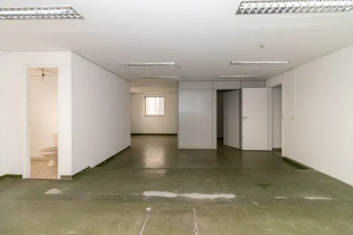 Sala comercial na Avenida Adolfo Pinheiro, 1001 - Conjunto 101/102  80 m²