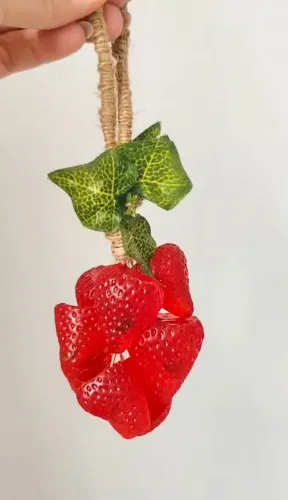 Sabonete Artesanal Cacho de Morangos