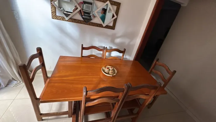 Mesa para sala de Jantar de Madeira 06 lugares 