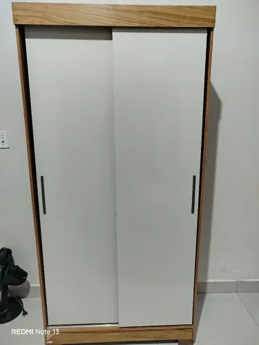 Vende-se guarda roupa de solteiro em ótimo estado