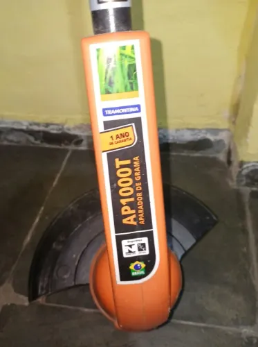 Aparador de Grama Elétrico Tramontina AP1000T com Diâmetro de Corte de 280 mm 1000 W