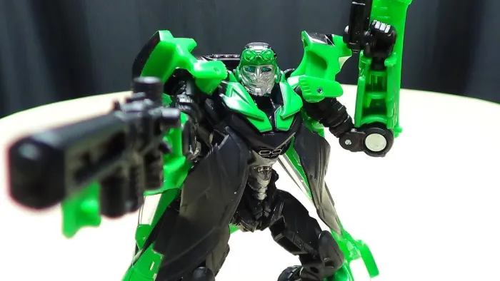 Boneco Transformers Crosshairs seminovo totalmente completo porem sem caixa. 