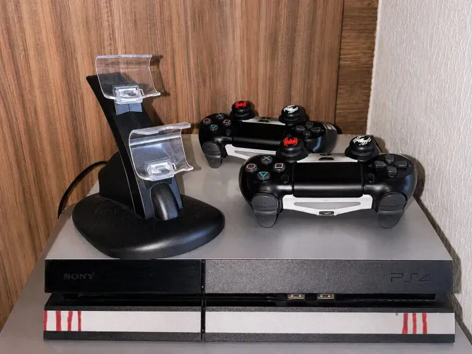 ? PlayStation 4 FAT à venda ?