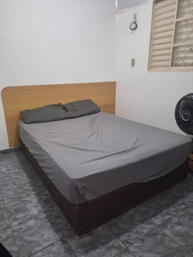 Vende-se cama box 