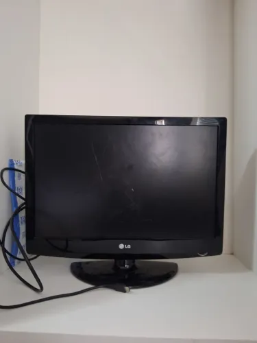 Televisão LG 22 polegadas original com tela quebrada
