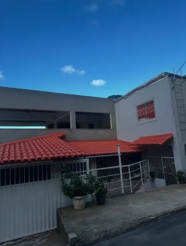 Pintura e instalação de papel de parede