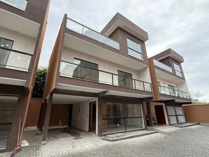 Casa à venda em condomínio NOVA com 2 suítes nas Braunes - Nova Friburgo RJ