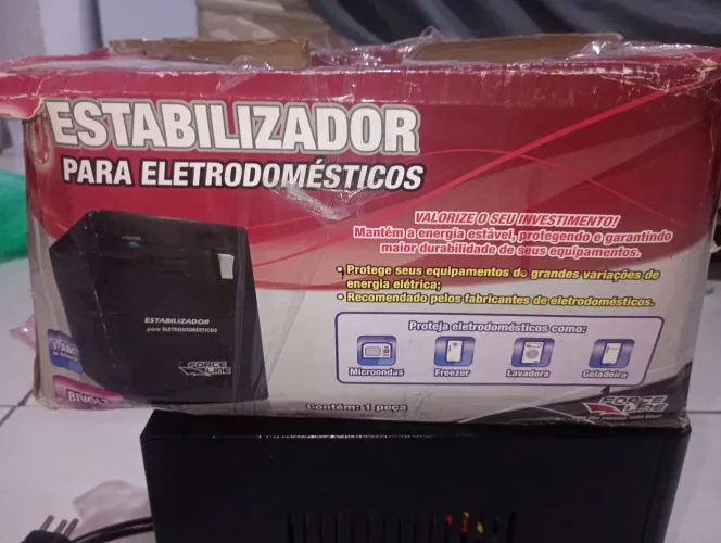 VENDO UM ESTABILIZADOR FORTELINE BIVOLT 220V/110V, POTÊNCIA 3000va MUITO BOM .