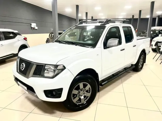 Nissan Frontier SV AT. CD 4X4 2.5 TB Dies. Aut. 2015