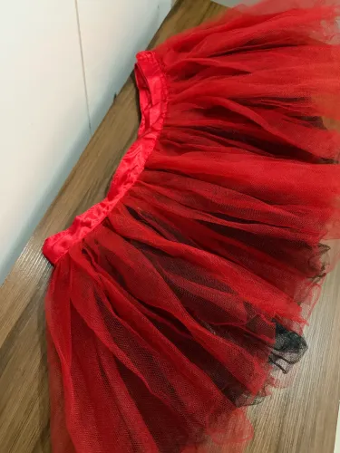 Saia de tule para fantasia - preta e vermelha 