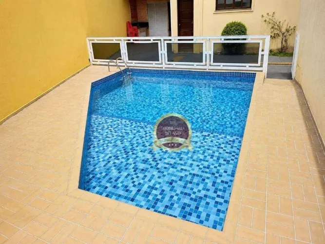 Sobrado em Condomínio à Venda em Mongaguá | 2 Quartos | 50m do Mar | Porteira Fechada | Ac