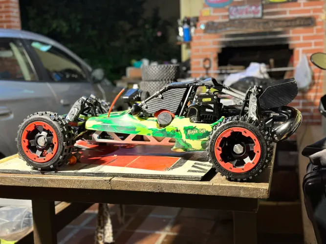 Automodelo Baja 5B
