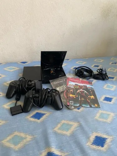 PlayStation 2 Slim + 2 Controles + 2 Jogos - Completo