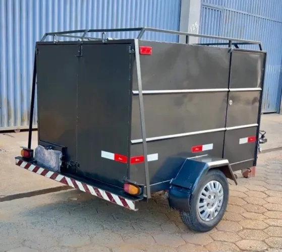 Vendo carretinha bau.