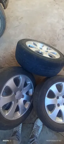 Rodas 15 da Ford com pneus ótimos