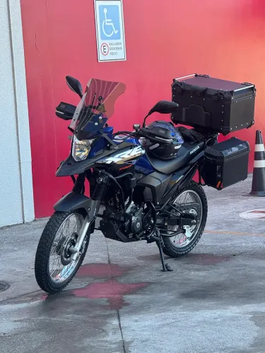 Moto bem conversada com tudo incluso.