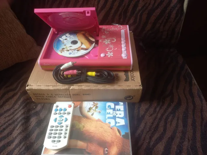 Dvd Tectoy, tipo, Lenox Barbie, completo e conservado. Controle remoto e cabo av.