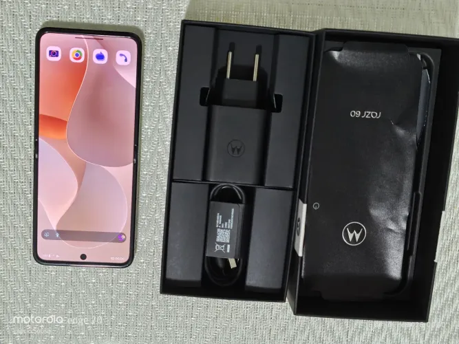 Motorola RAZR 60 12/256Gb - Branco
