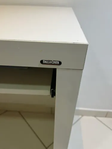 Vendo escrivaninha para estudos