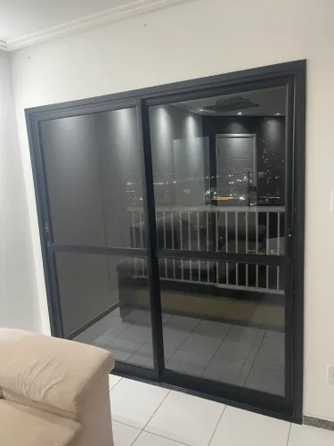 Vendo está porta de correr.
