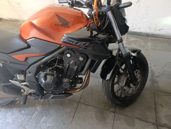 Vendo moto de garagem muito nova