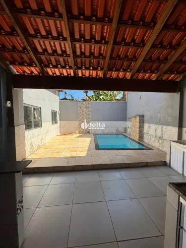 Casa 2 quartos sendo 1 suíte disponível para venda no bairro Jardim Europa em Uberlândia M