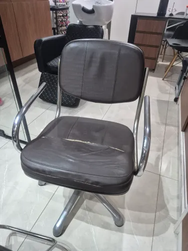 2 Cadeiras de cabeleireiro/ maquiadora/salão de beleza