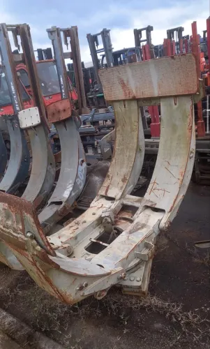 Clamp para empilhadeira da marca Saur, com capacidade para 3,6 toneladas, em SP