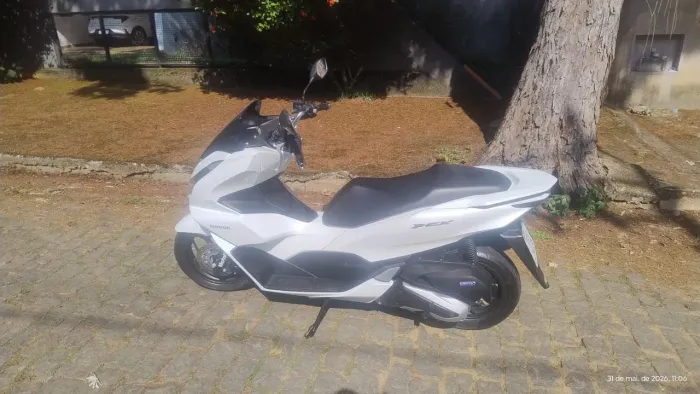 Vendo Honda Pcx 160 ano 2023 com 9500 km rodados