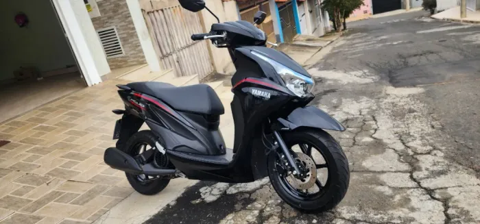 Yamaha fluo abs hybrid 2026 (muito nova)
