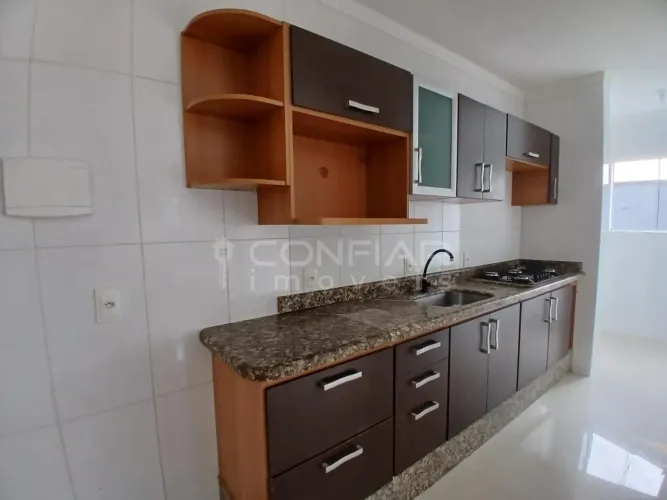 Apartamento semi-mobiliado com 2 quartos para locação no Bom Retiro por R$2.000,00 + TAXAS