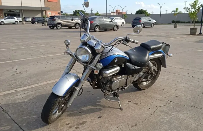 Moto estradeira.apta para viajar e ser feliz!!!