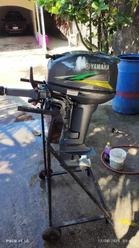 Motor Yamaha 15 Hp 2 T modelo moderno