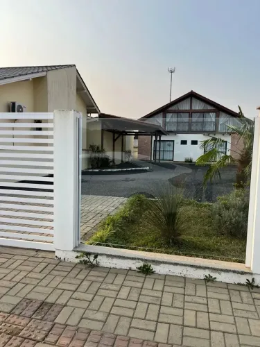 Terreno em Urubici com 2 lofts modernos, cada um com 50 m², projetados para conforto e ren