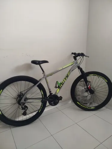 Bicicleta South Gross, Aro 29, Freio a Disco e Suspensão Shimano - Em Bom Estado de Uso.