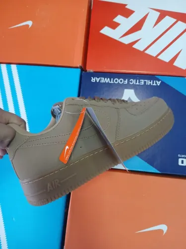 TÊNIS NIKE AIR FORCE CROMO MARRON